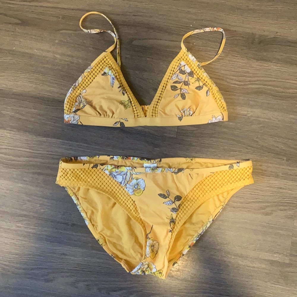 Beautiful gently used Australian brand name Seafolly bikini.